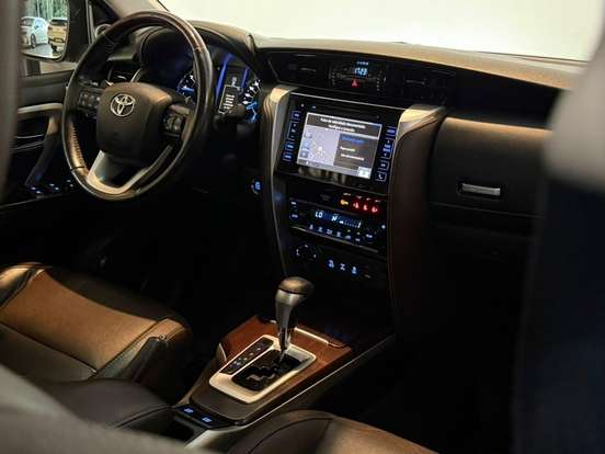 TOYOTA-HILUX-2.8 SRX 4X4 CD 16V DIESEL 4P AUTOMÁTICO TOYOTA-HILUX-2016