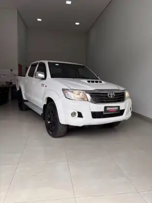TOYOTA-HILUX-2014