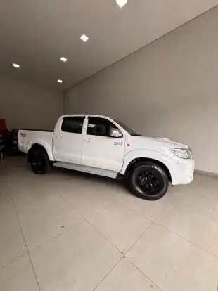 TOYOTA-HILUX-3.0 SR 4X4 CD 16V TURBO INTERCOOLER DIESEL 4P MANUAL TOYOTA-HILUX-2014