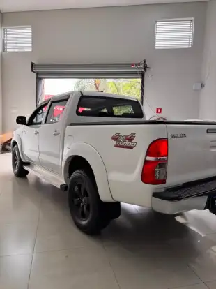TOYOTA-HILUX-2014