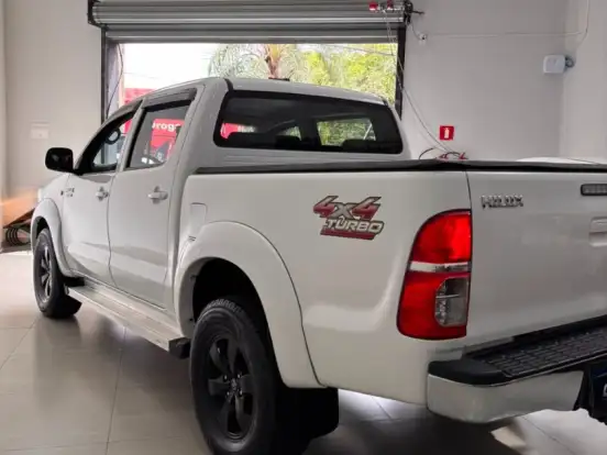 TOYOTA-HILUX-3.0 SR 4X4 CD 16V TURBO INTERCOOLER DIESEL 4P MANUAL TOYOTA-HILUX-2014
