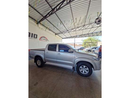 TOYOTA-HILUX-2012