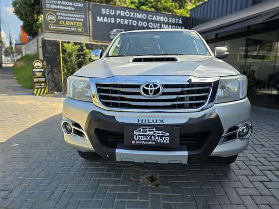 TOYOTA-HILUX-2014