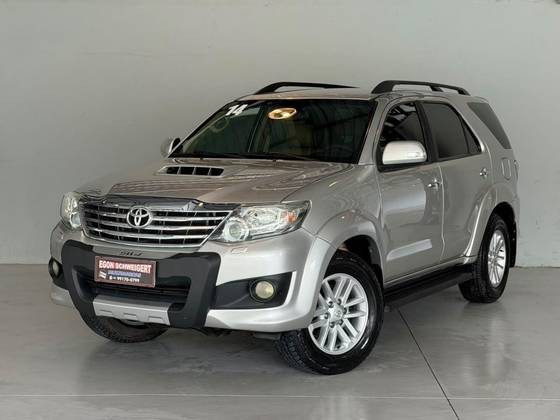 TOYOTA HILUX 3.0 SRV 4X4 CD 7 LUGARES 16V TURBO INTERCOOLER DIESEL 4P AUTOMÁTICO