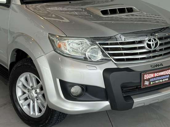 TOYOTA-HILUX-2014