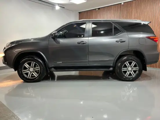 TOYOTA-HILUX SW4-2.7 SR 4X2 16V FLEX 4P AUTOMÁTICO TOYOTA-HILUX SW4-2019