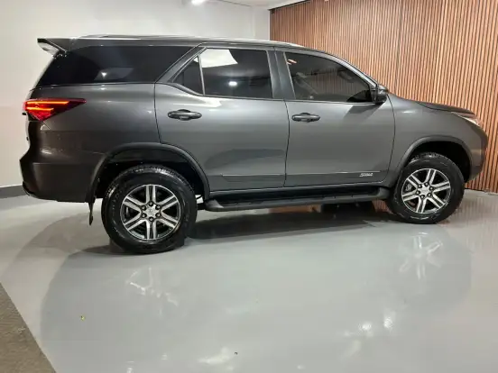 TOYOTA-HILUX SW4-2019