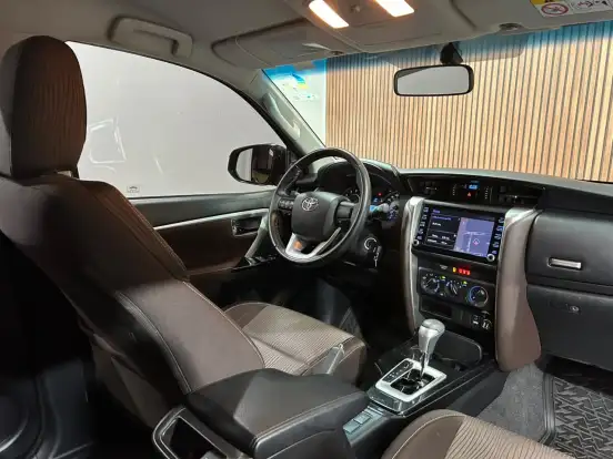 TOYOTA-HILUX SW4-2019