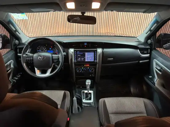 TOYOTA-HILUX SW4-2.7 SR 4X2 16V FLEX 4P AUTOMÁTICO TOYOTA-HILUX SW4-2019