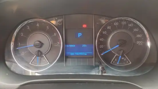 TOYOTA-HILUX SW4-2016