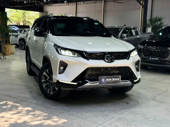 TOYOTA HILUX SW4 2.8 D-4D TURBO DIESEL DIAMOND 7L 4X4 AUTOMÁTICO