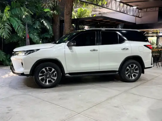 TOYOTA-HILUX SW4-2022