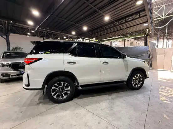 TOYOTA-HILUX SW4-2022
