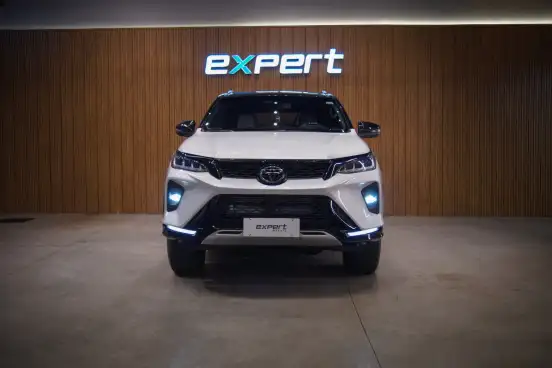 TOYOTA-HILUX SW4-2024