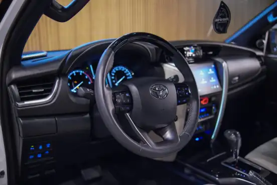 TOYOTA-HILUX SW4-2024