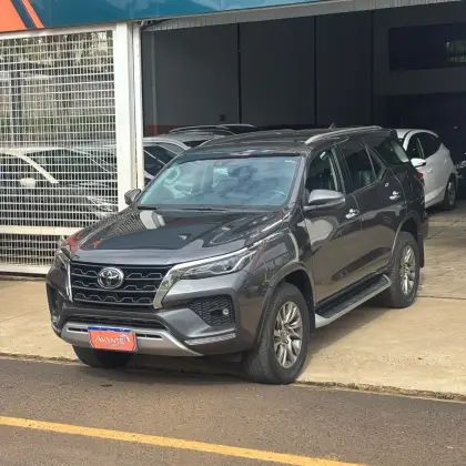 TOYOTA HILUX SW4 2.8 D-4D TURBO DIESEL SRX 7L 4X4 AUTOMÁTICO