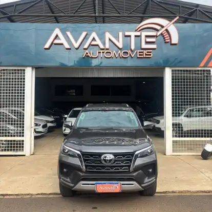 TOYOTA-HILUX SW4-2.8 D-4D TURBO DIESEL SRX 7L 4X4 AUTOMÁTICO TOYOTA-HILUX SW4-2020