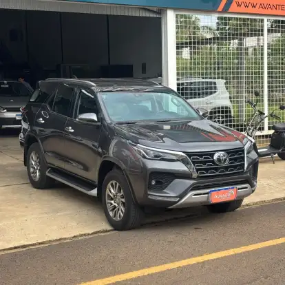 TOYOTA-HILUX SW4-2020