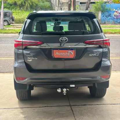 TOYOTA-HILUX SW4-2020