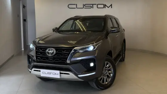 TOYOTA HILUX SW4 2.8 D-4D TURBO DIESEL SRX 7L 4X4 AUTOMÁTICO