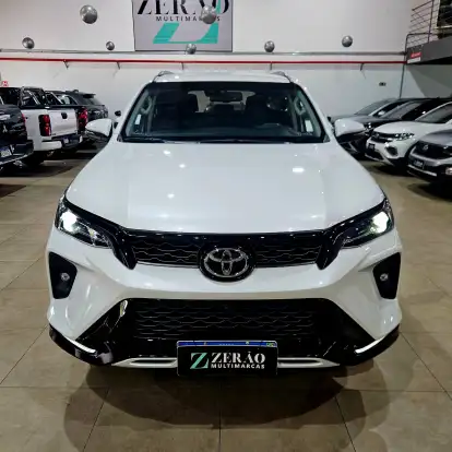 TOYOTA-HILUX SW4-2024