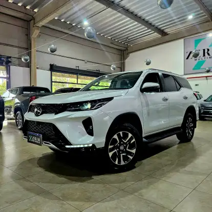TOYOTA-HILUX SW4-2024
