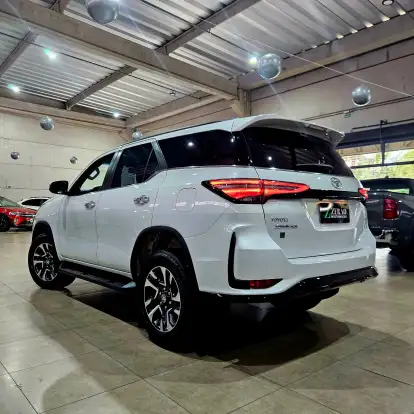 TOYOTA-HILUX SW4-2024