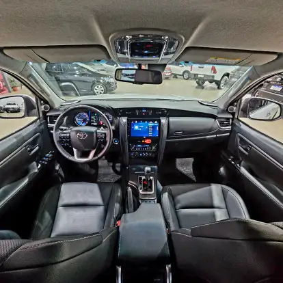 TOYOTA-HILUX SW4-2024