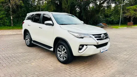 TOYOTA HILUX SW4 2.8 SRX 4X4 16V TURBO INTERCOOLER DIESEL 4P AUTOMÁTICO