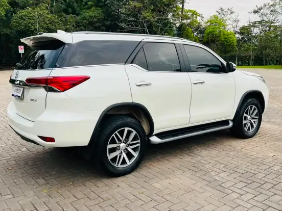 TOYOTA-HILUX SW4-2.8 SRX 4X4 16V TURBO INTERCOOLER DIESEL 4P AUTOMÁTICO TOYOTA-HILUX SW4-2019