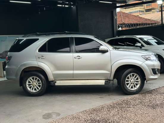 TOYOTA-HILUX SW4-2.7 SR 4X2 16V FLEX 4P AUTOMÁTICO TOYOTA-HILUX SW4-2012