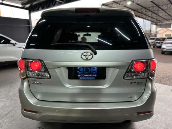 TOYOTA-HILUX SW4-2012