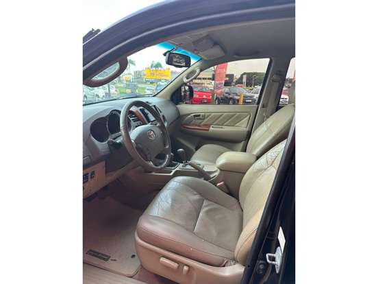 TOYOTA-HILUX SW4-2009