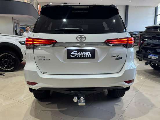 TOYOTA-HILUX SW4-2.7 SRV 7 LUGARES 4X2 16V FLEX 4P AUTOMÁTICO TOYOTA-HILUX SW4-2018