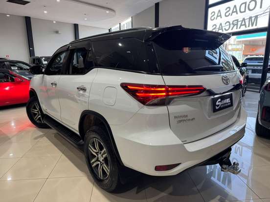 TOYOTA-HILUX SW4-2018