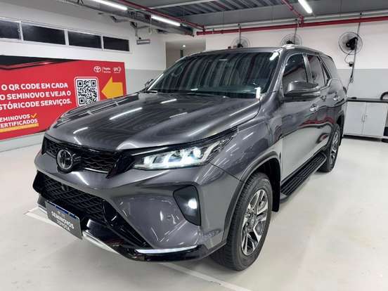 TOYOTA-HILUX SW4-2.8 D-4D TURBO DIESEL DIAMOND 7L 4X4 AUTOMÁTICO TOYOTA-HILUX SW4-2023
