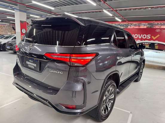 TOYOTA-HILUX SW4-2023