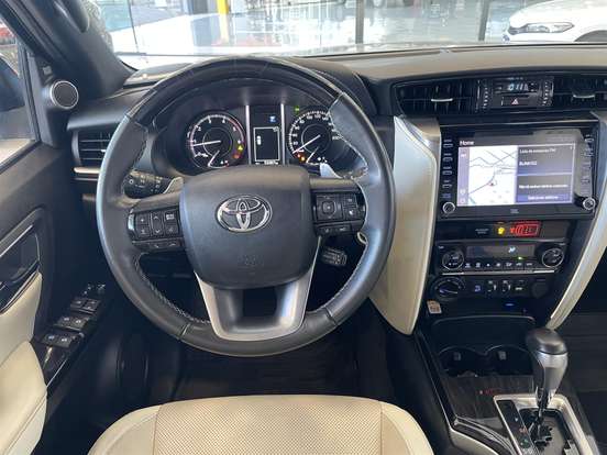 TOYOTA-HILUX SW4-2.8 D-4D TURBO DIESEL DIAMOND 7L 4X4 AUTOMÁTICO TOYOTA-HILUX SW4-2022