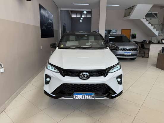 TOYOTA-HILUX SW4-2025
