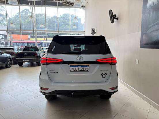 TOYOTA-HILUX SW4-2.8 D-4D TURBO DIESEL DIAMOND 7L 4X4 AUTOMÁTICO TOYOTA-HILUX SW4-2025