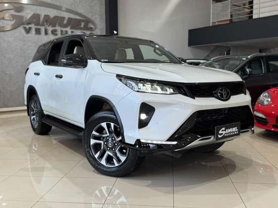 TOYOTA-HILUX SW4-2024
