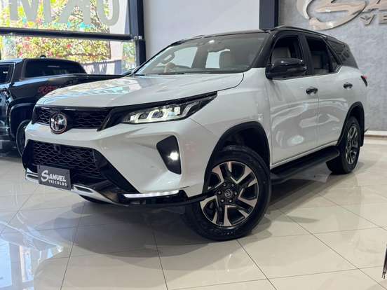 TOYOTA-HILUX SW4-2024