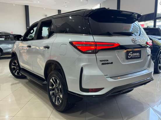 TOYOTA-HILUX SW4-2024