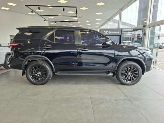 TOYOTA-HILUX SW4-2.8 D-4D TURBO DIESEL SRX 4X4 AUTOMÁTICO TOYOTA-HILUX SW4-2022
