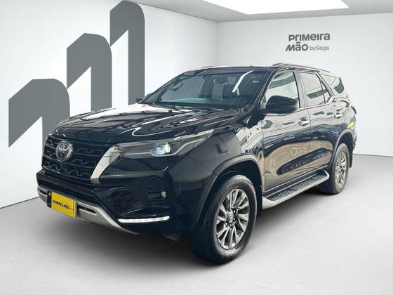 TOYOTA HILUX SW4 2.8 D-4D TURBO DIESEL SRX 4X4 AUTOMÁTICO