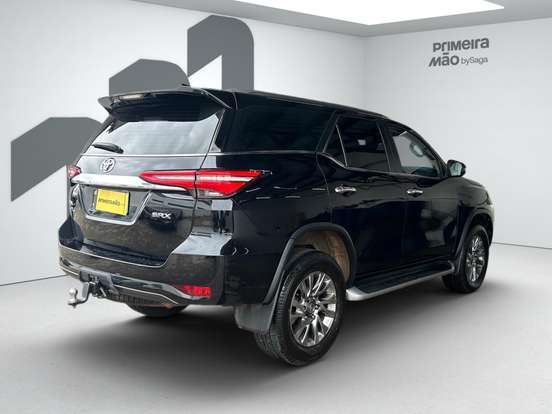 TOYOTA-HILUX SW4-2.8 D-4D TURBO DIESEL SRX 4X4 AUTOMÁTICO TOYOTA-HILUX SW4-2022