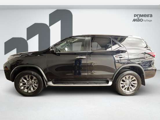 TOYOTA-HILUX SW4-2022