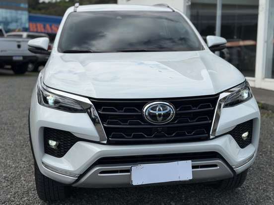 TOYOTA-HILUX SW4-2023