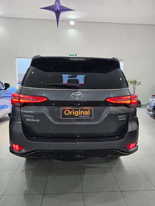 TOYOTA-HILUX SW4-2024