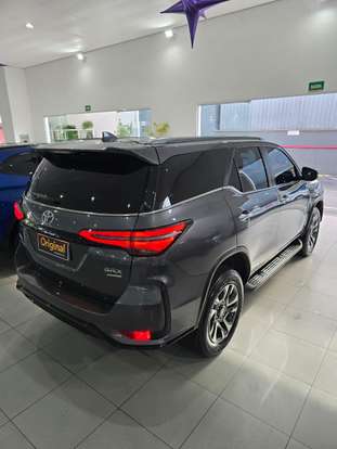 TOYOTA-HILUX SW4-2024